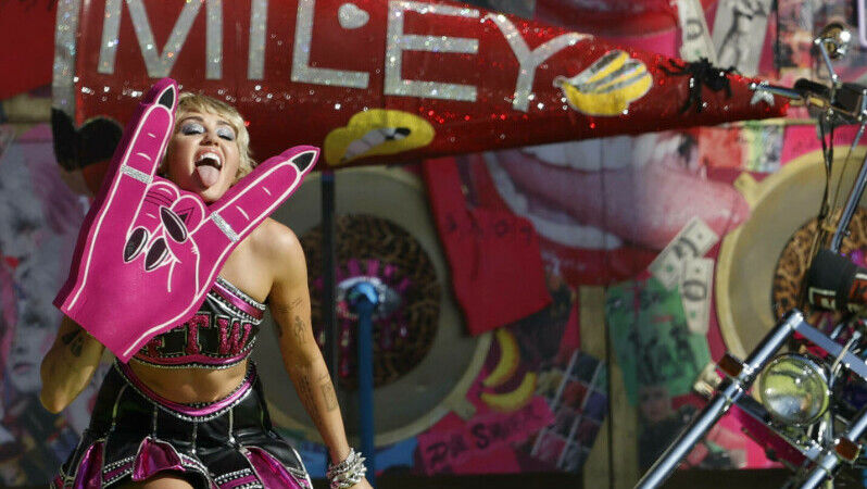 O melodie de-a lui Miley Cyrus a fost interzisă într-o școală din SUA