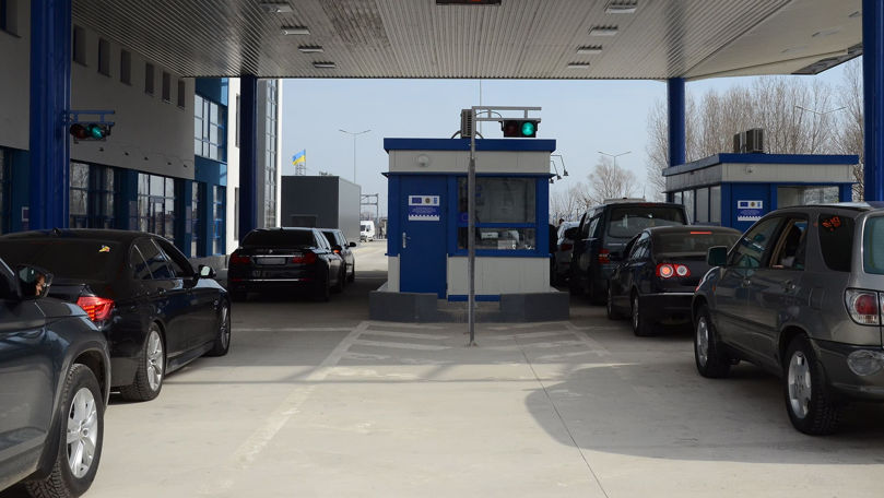 Mii de autoturisme și sute de camioane au traversat frontiera într-o zi