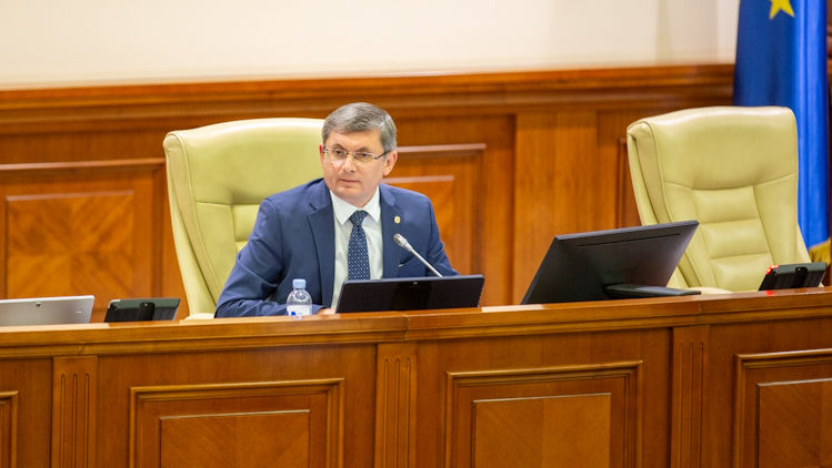 Grosu, despre alegerile din România: Democrația a învins. Felicitări!