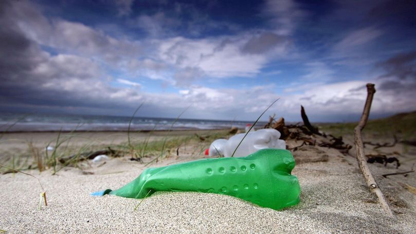 Comisia Europeană: 90% din resturile din Marea Neagră sunt din plastic