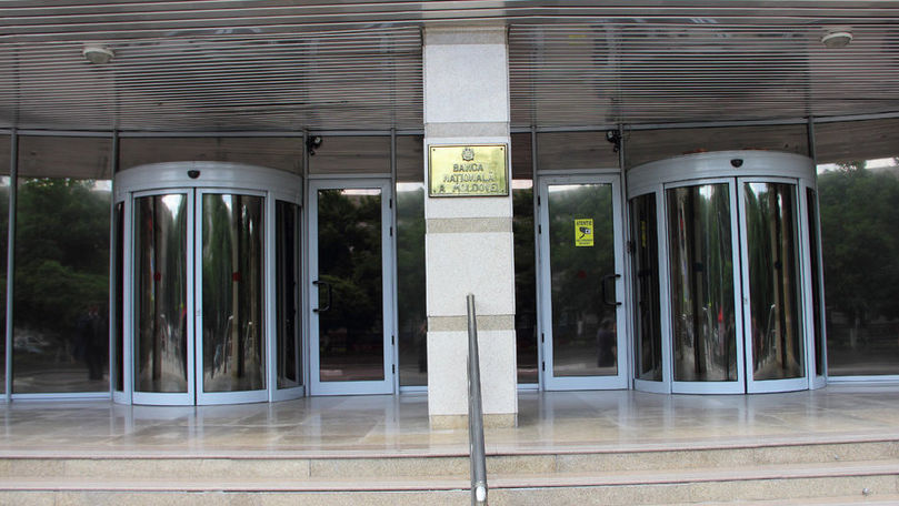 Годовой уровень инфляции продолжает медленно расти.