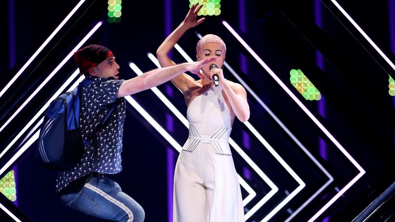 Eurovision 2018: Un tânăr i-a furat microfonul unei concurente