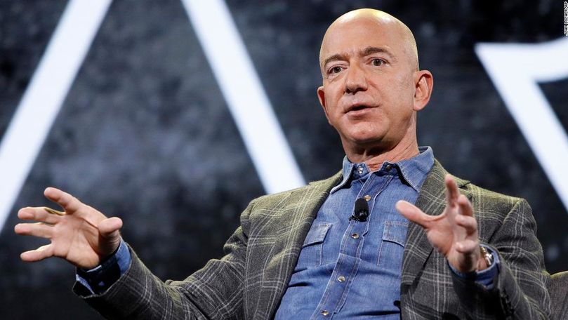 La revenirea din spațiu, Bezos anunță două donații de 100 de milioane