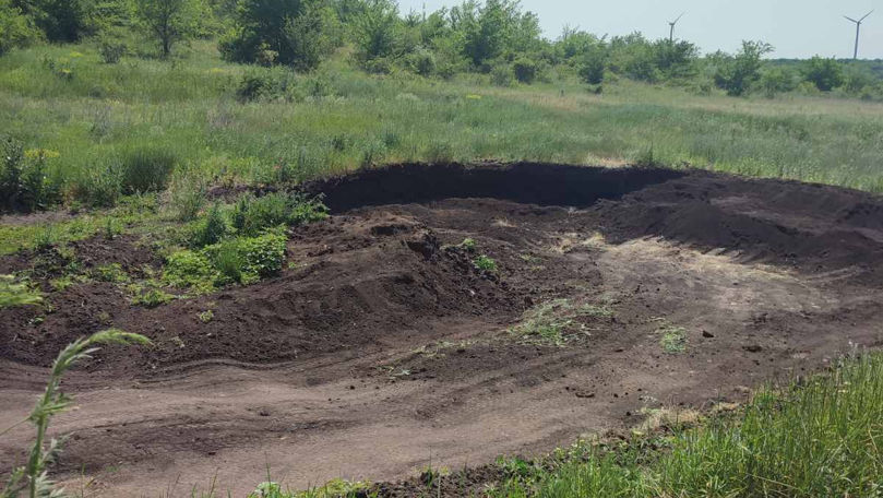 Gropi ilegale și camioane cu sol neautorizat, găsite la Anenii Noi