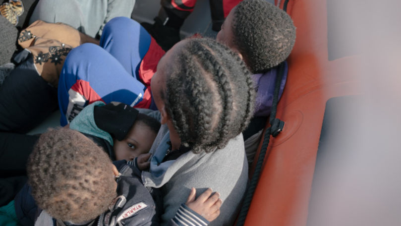 Circa 100 de migranți au fost salvați din Marea Mediterană