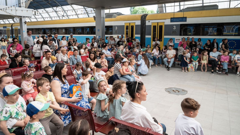 Sute de micuți din Moldova au pornit la drum cu Trenul Copilăriei