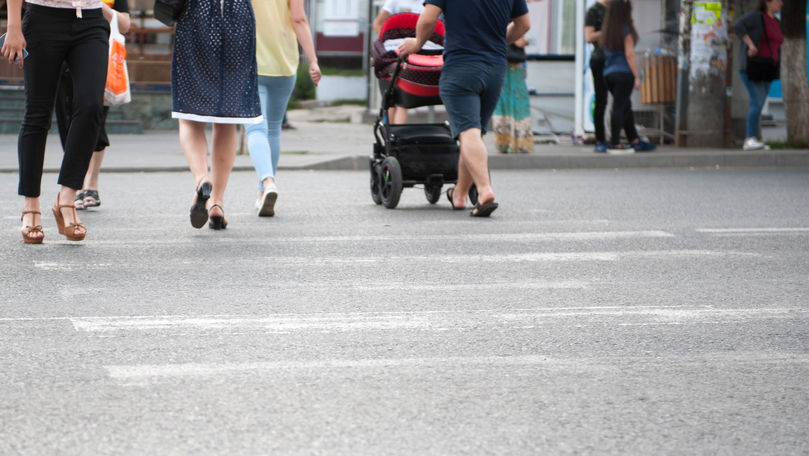 Fetiță de 4 anișori, lovită de un vitezoman pe o zebră din Chișinău