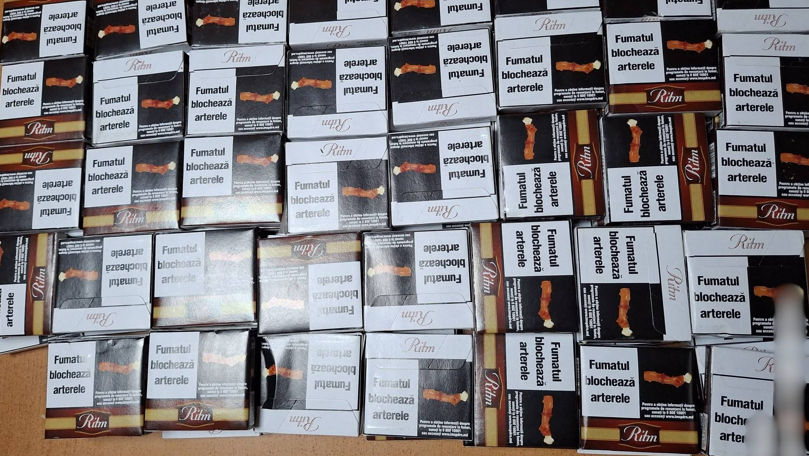 На КПП в Атаках женщина пыталась пронести под одеждой 113 пачек сигарет.