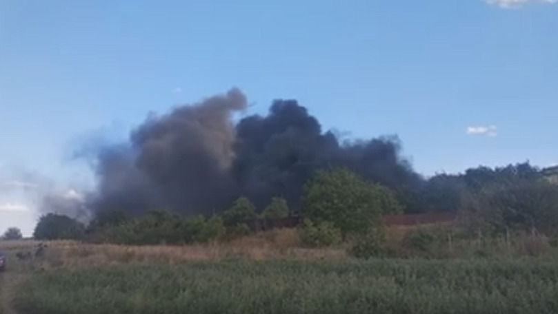 Incendiu în Cojușna: Trei echipaje de pompieri se află la fața locului
