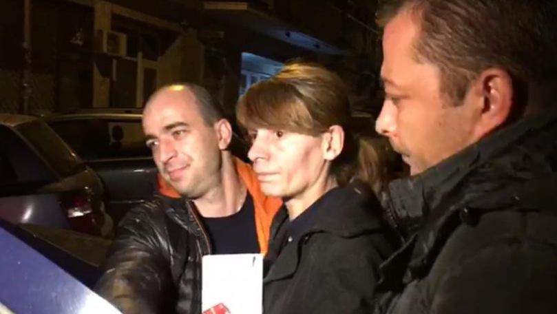 România: Femeia care a împins o tânără în faţa metroului, în judecată