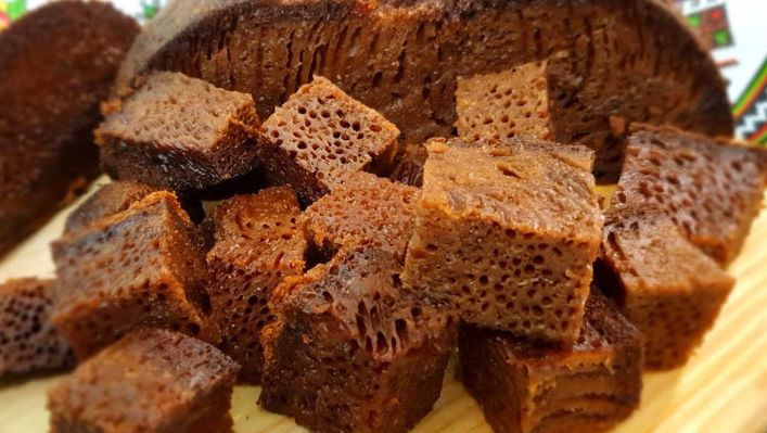 Atelier culinar la Dănceni: Tradiția preparării babei negre, reînviată