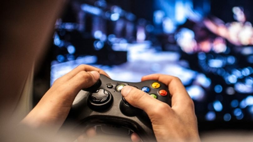 Adolescent diagnosticat cu dependenţă de jocuri video: Nu iese din casă