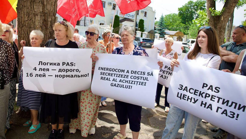 Socialiștii au pichetat sediul Energocom: Vrem transparență
