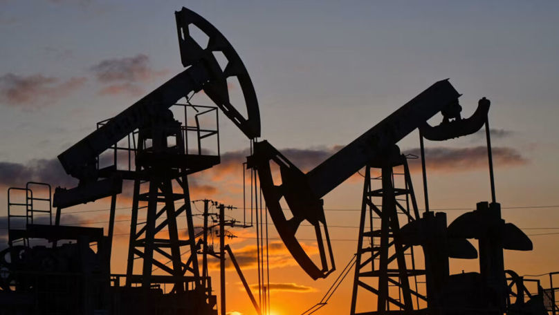 Prețul petrolului stagnează, până la decizia SUA de a aplica noi tarife