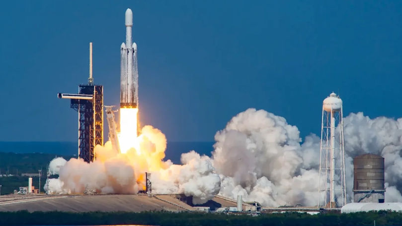 США запустили гигантскую сверхтяжёлую ракету Falcon Heavy.