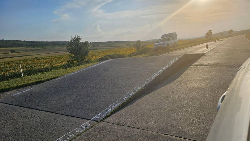 Atenție, șoferi: Pe traseul Chișinău-Bălți s-au ridicat plăcile de beton
