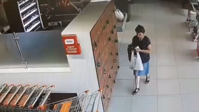 Hoață căutată de poliție, filmată cum fură o geantă dintr-un supermarket