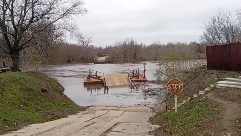 Nivelul apei în Nistru a crescut: Podul plutitor de la Tiraspol, inundat