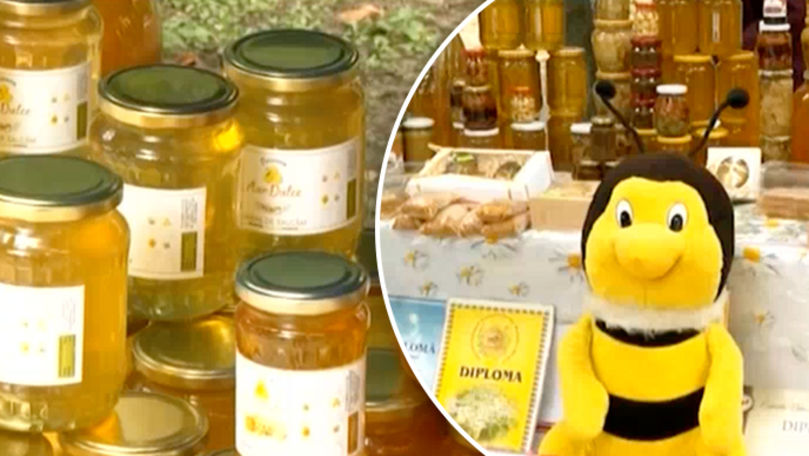Târg dulce la Chişinău: Zeci de apicultori îşi aşteaptă cumpărătorii