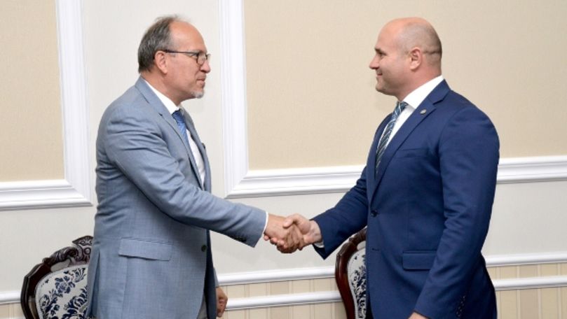 Noul ministru al Apărării s-a întâlnit cu ambasadorul României
