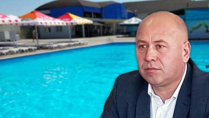 Un ex-președinte de raion cheamă lumea la piscină, în plină pandemie