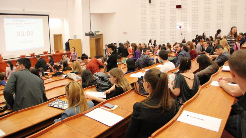 Elevii și studenții, presați să participe la întruniri electorale