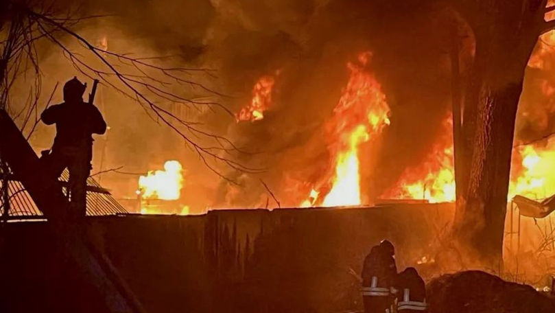 Atac cu drone în Bucovina: La Cernăuți au fost explozii și o gară a ars