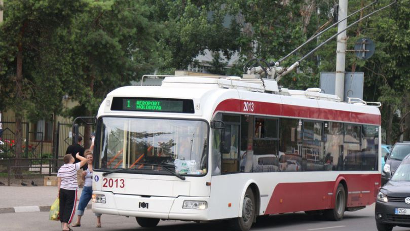 У бельцких троллейбусов течёт крыша.