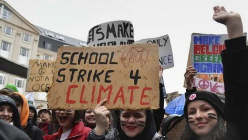 Mii de elevi din întreaga lume protestează față de schimbările climatice