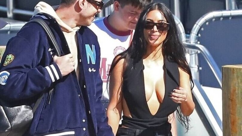 Kim Kardashian, surprinsă în vacanța din Bahamas alături de noul iubit