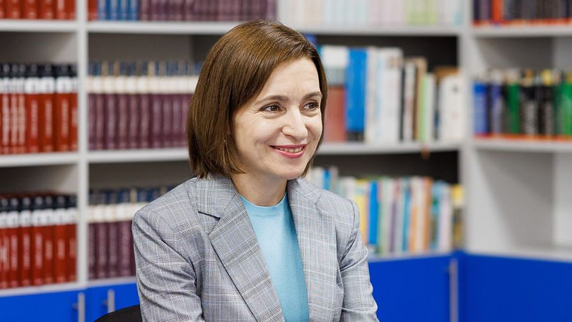 Suvenire, icoane, un covor și haine: Cadourile primite de Maia Sandu în 2024.