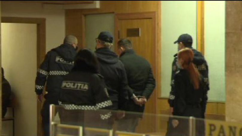 TikTokerul care a snopit în bătaie un tânăr, adus în faţa magistraţilor
