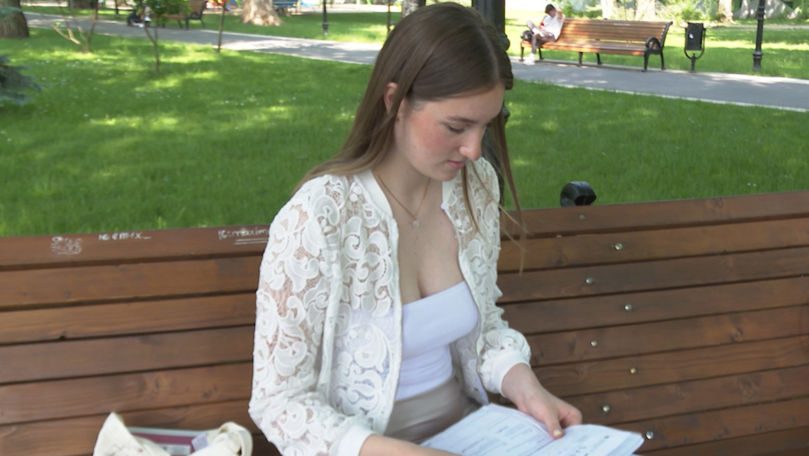 O elevă a obținut 10 din oficiu la BAC la două materii: O victorie