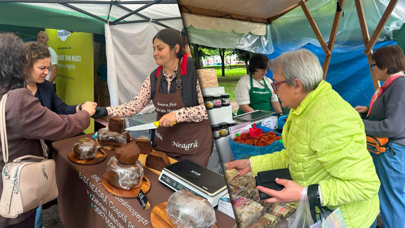 Circa 20 de antreprenori moldoveni participă la o expoziție în România