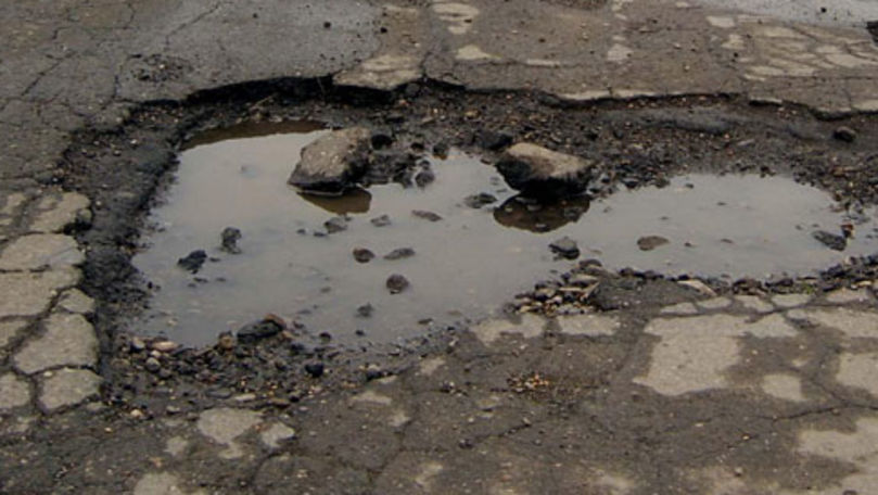 Ca după război: Cum arată un drum din Orhei, reparat acum câteva luni