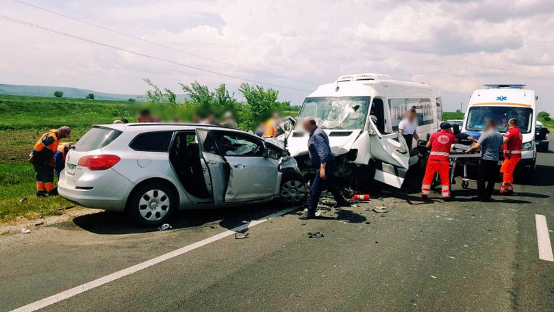 Accident cu implicarea unui microbuz la Orhei: Trei morți și 13 răniți