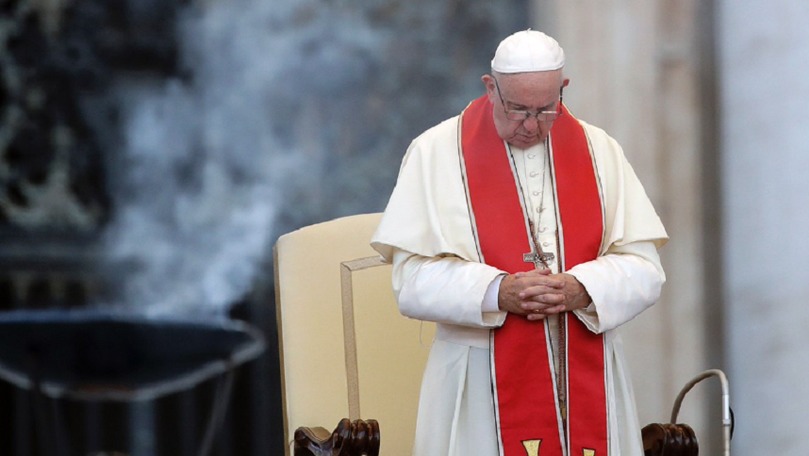 Papa Francisc acceptă demisia a 2 preoţi, în urma unui scandal sexual