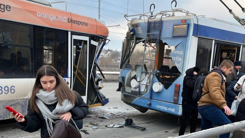 В Кишинёве произошло ДТП с участием двух троллейбусов.