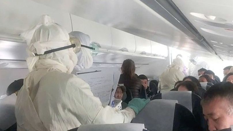 Focar de ciumă bubonică: Pasagerii unui avion sunt în carantină