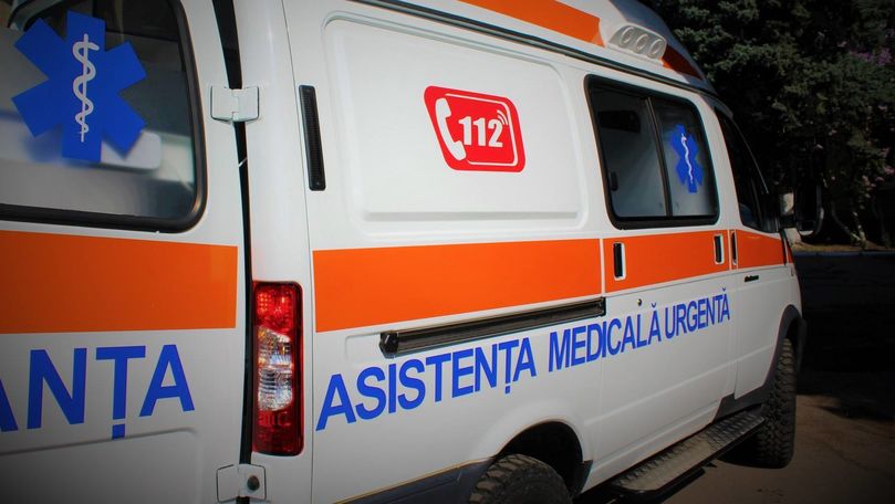 Ambulanță cu carton în loc de geam la Florești. Cum explică CNAMUP