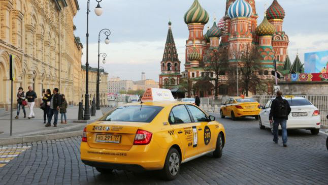 Rusia vrea să oblige taxiurile să predea datele pasagerilor în timp real