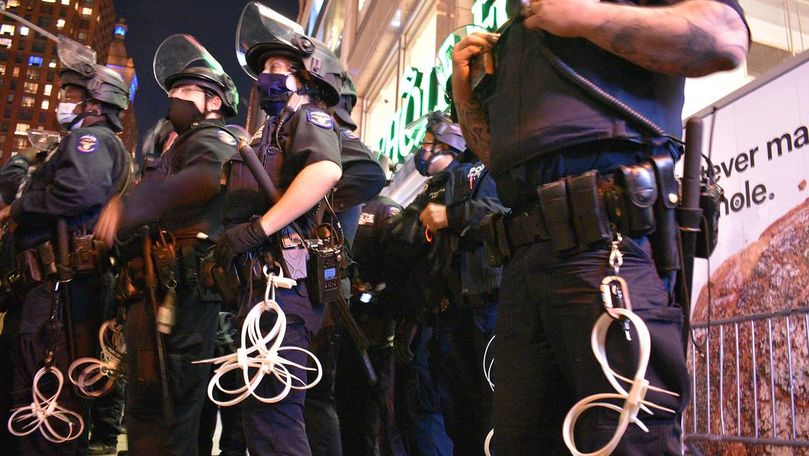 В Швеции полиция после терактов в Европе вводит особое положение.