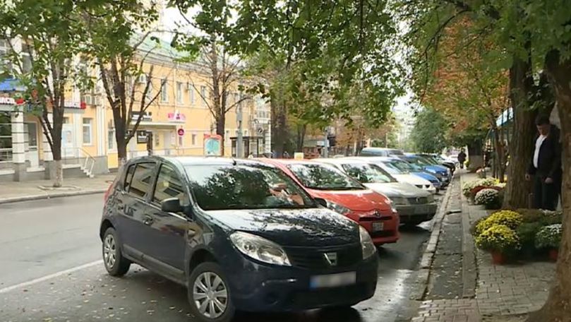 Lasă mașinile unde vor: Unii şoferi continuă să parcheze neregulamentar