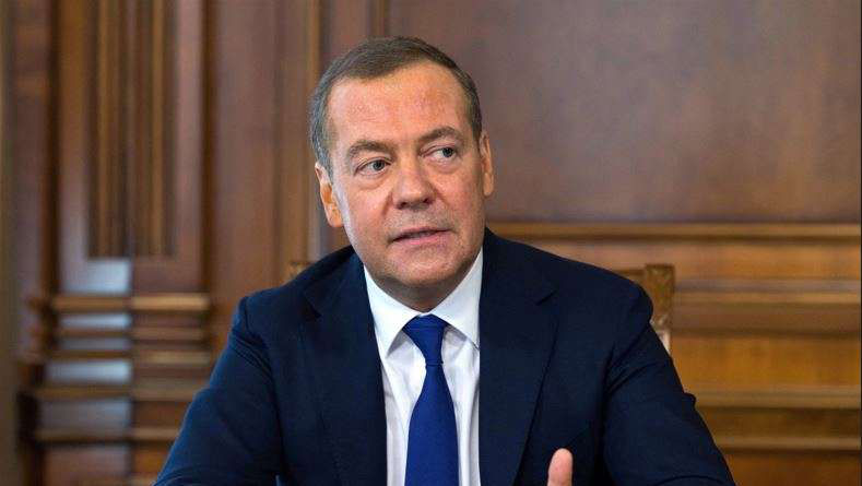 Medvedev: Trupele ruse ar putea fi nevoite să avanseze până la Kiev