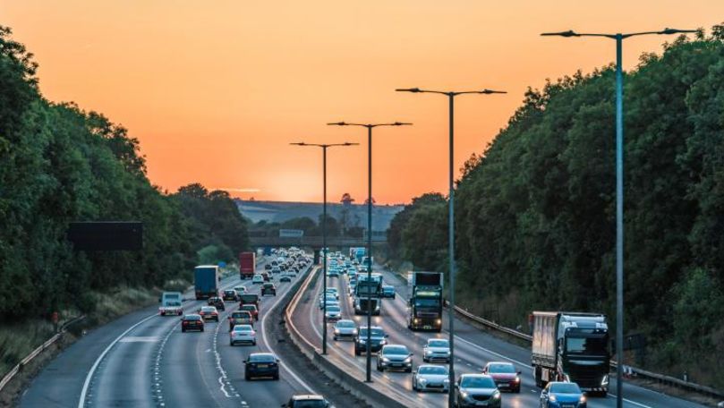 Marea Britanie va interzice mașinile pe benzină și motorină din 2035