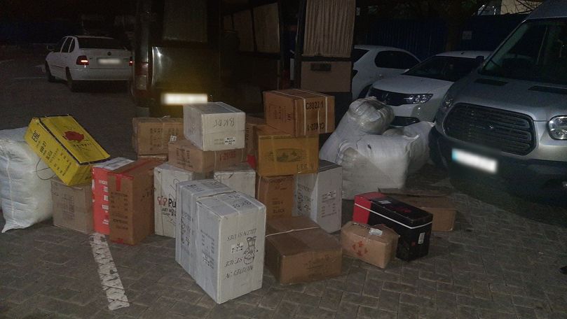 Microbuze, ticsite cu contrabandă: Bunurile de 600.000 lei, confiscate