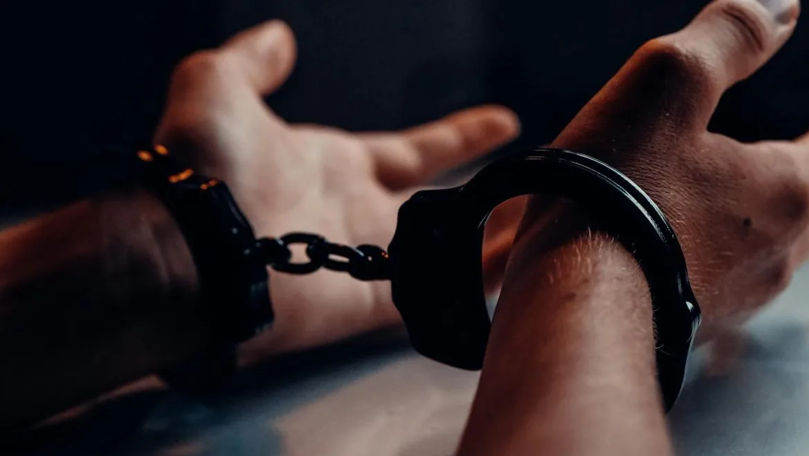 Speluncă de droguri în Capitală: Organizatorul, reținut de polițiști