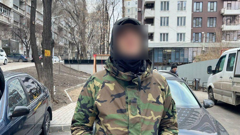 Un tânăr anunțat în căutare pentru furt, reținut la Chișinău