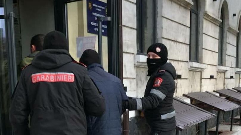 Un bărbat căutat de Poliție, reținut de carabinieri: Se comporta suspect