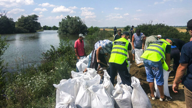 Pericol de inundații la Sud: Polițiștii de frontieră s-au mobilizat